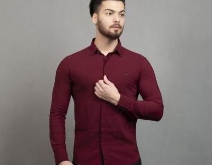عکس لباس مردانه رنگ زرشکی