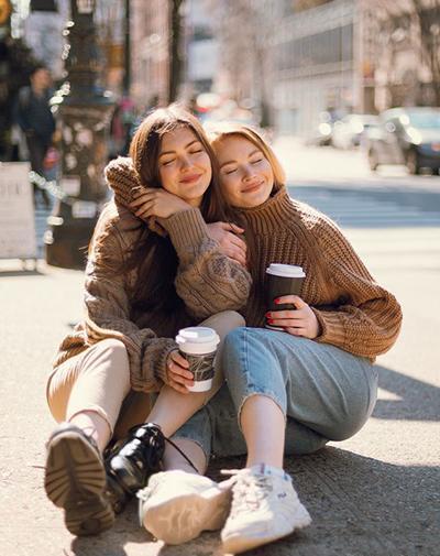 ژست عکس رفیقانه