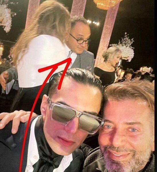 عکس خواننده زن در آهنگ جنتلمن ساسی مانکن
