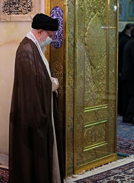عکس آقا در حرم امام رضا جدید