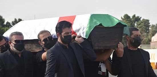 عکس رانندگی ارشا اقدسی در دست فرمون