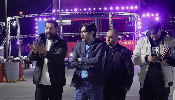 عکس رانندگی ارشا اقدسی در دست فرمون