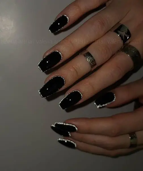 عکس ژلیش ناخن سیاه
