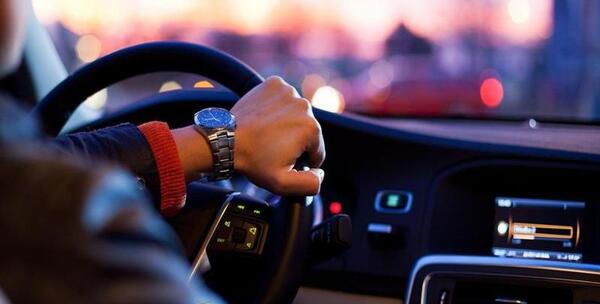 عکس پشت فرمون در شب