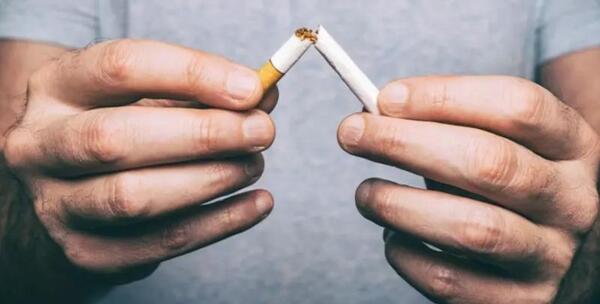 عکس سیگار کشیدن طبیعی