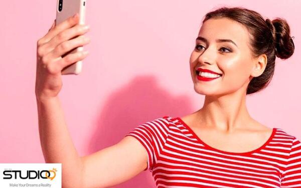 عکس ژست عکاسی در منزل سلفی