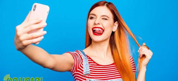 عکس ژست عکاسی در منزل سلفی