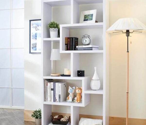 عکس کتابخانه ایستاده