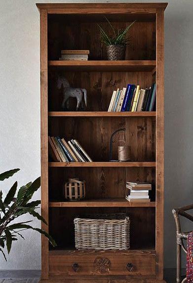 عکس کتابخانه ایستاده