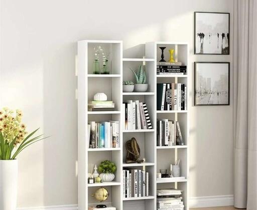 عکس کتابخانه ایستاده