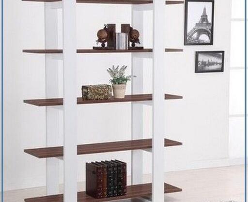 عکس کتابخانه ایستاده