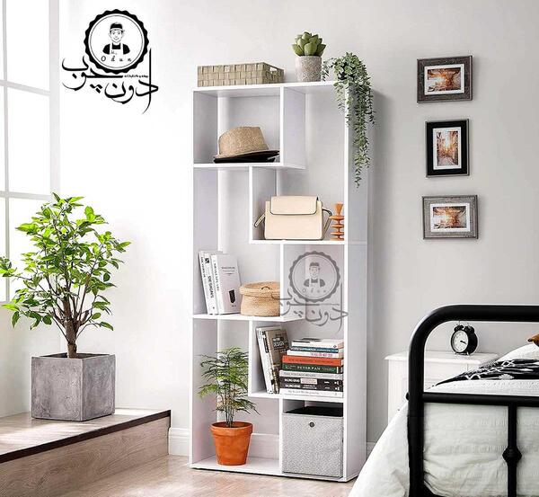 عکس کتابخانه ایستاده