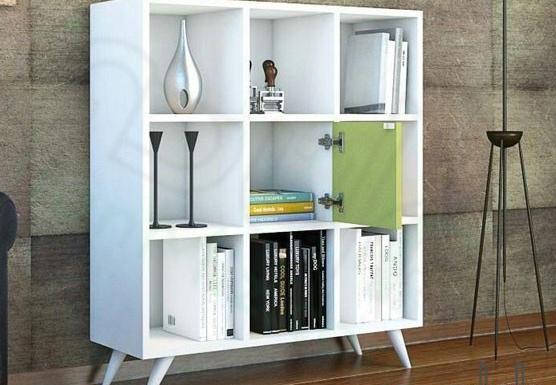 عکس کتابخانه ایستاده
