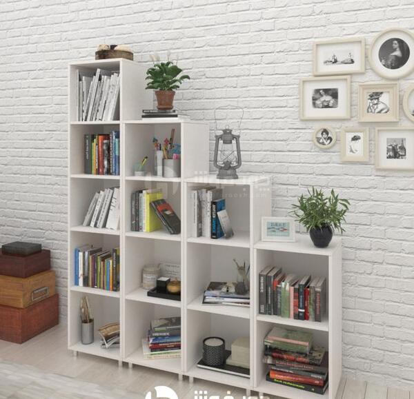 عکس کتابخانه ایستاده