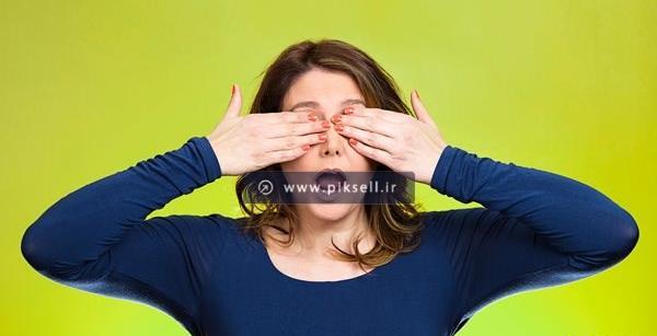 عکس دختر دست روی چشم
