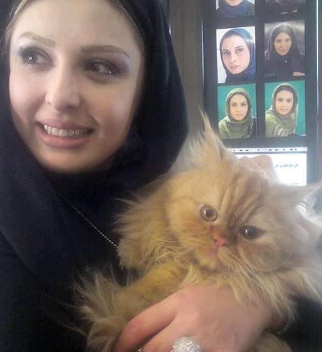 عکس نیوشا ضیغمی و گربه اش