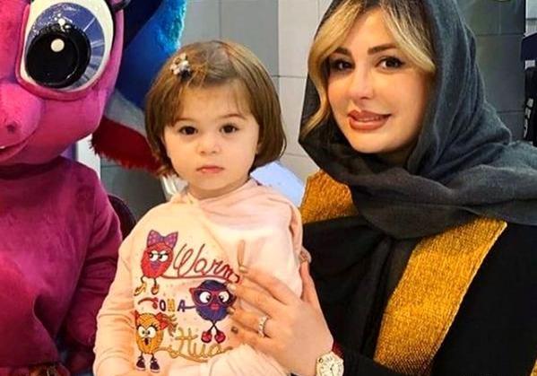 عکس نیوشا ضیغمی و گربه اش