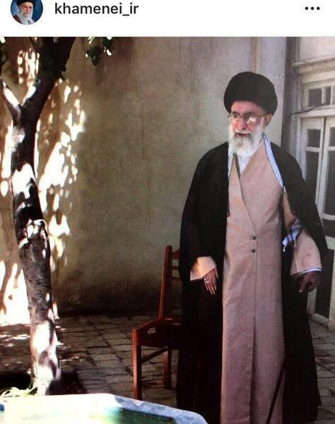 عکس خامنه ای در خانه خدا