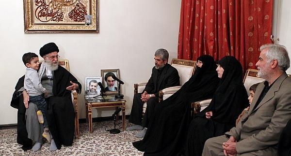 عکس خامنه ای در خانه خدا