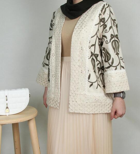 عکس کت نوار ایستاده