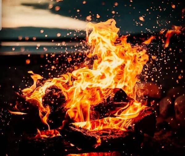 عکس چهارشنبه سوری مبارک به انگلیسی
