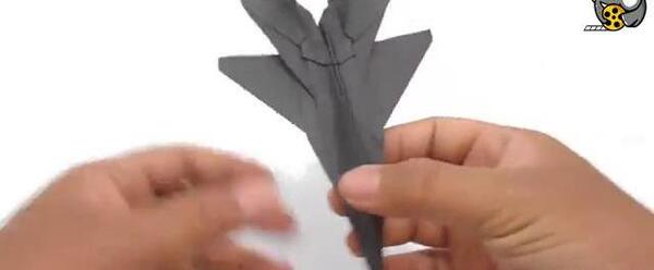 عکس هواپیمای کاغذی