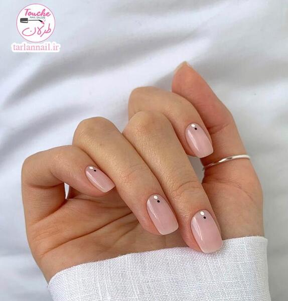 عکس مدل ناخن کاشتنی کوتاه