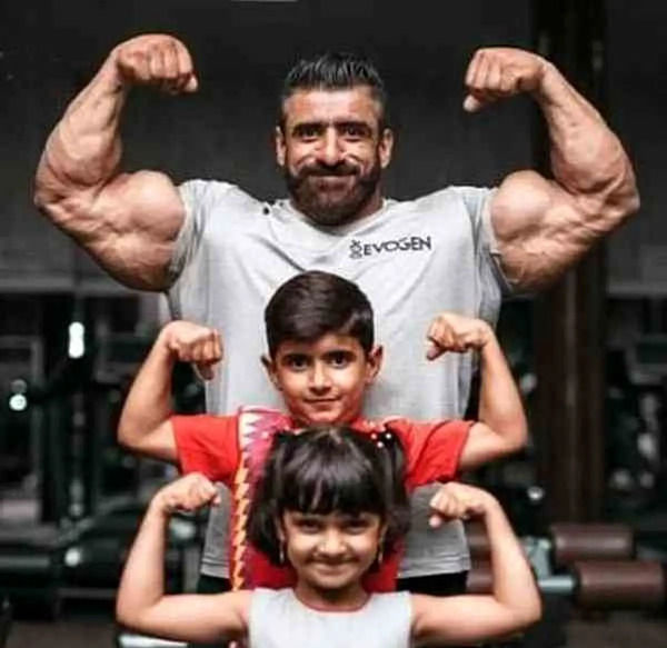 سیکس پک عکس بچگی هادی چوپان