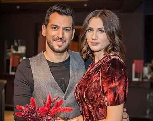 عکس همسر واقعی مورات سارسیلماز