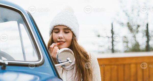 عکس دختر در آینه