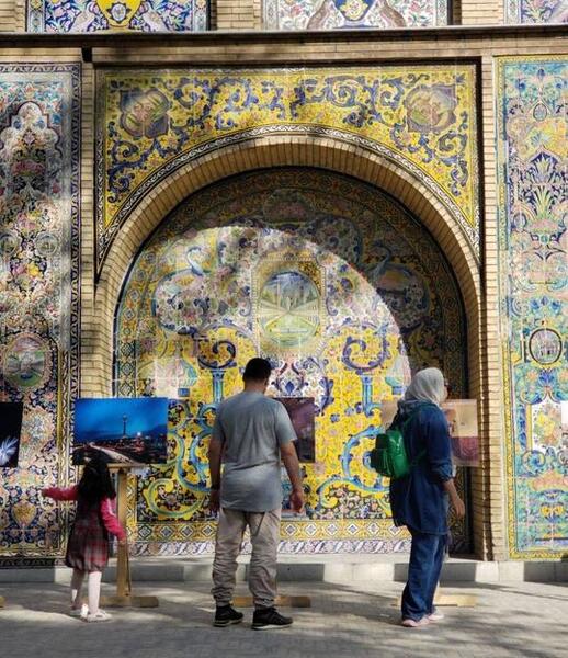 عکس نمایشگاه گلستان