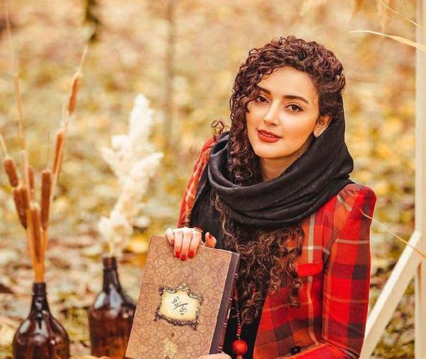 ژست عکس یلدایی