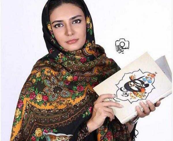 ژست عکس یلدایی