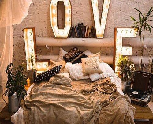 عکس عاشقانه دونفره روی تخت خواب