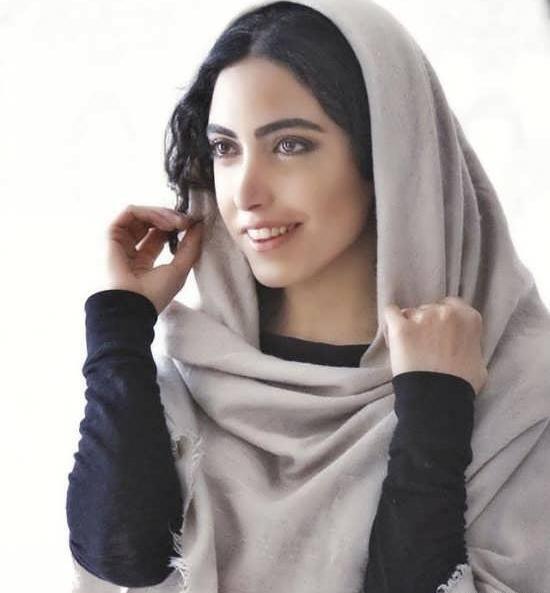 عکس ساناز طاری در شمعدونی