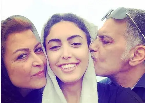 عکس ساناز طاری در شمعدونی
