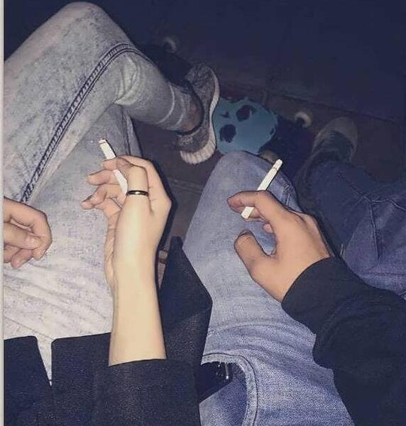 عکس سیگار تو دست دختر