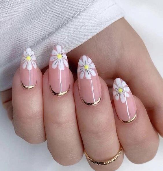 عکس طرح ناخن گل بابونه