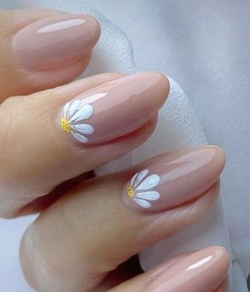 عکس طرح ناخن گل بابونه