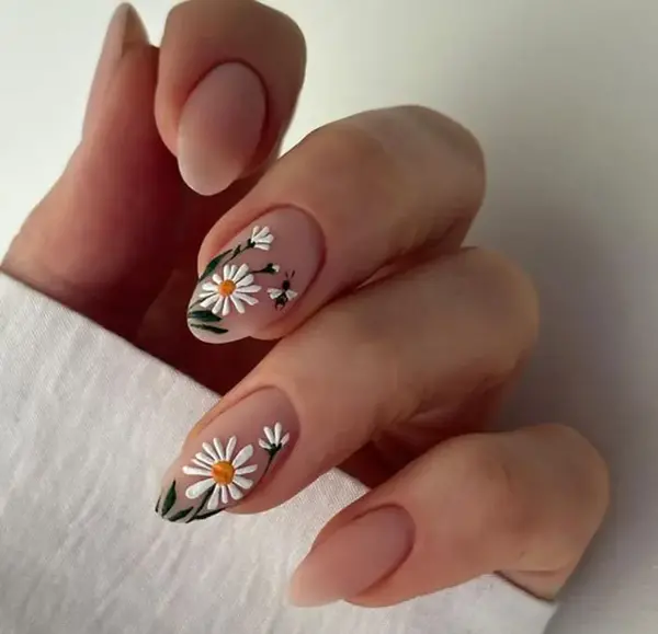 عکس طرح ناخن گل بابونه