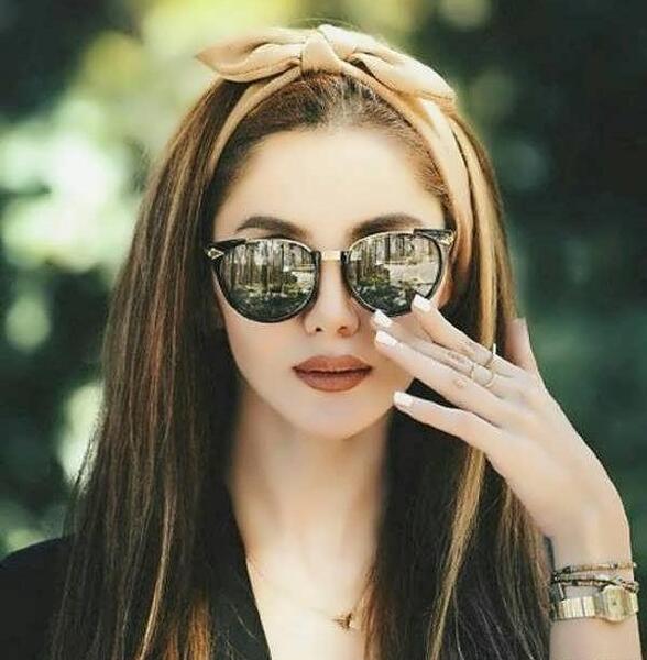عکس دختر برای پروفایل با عینک