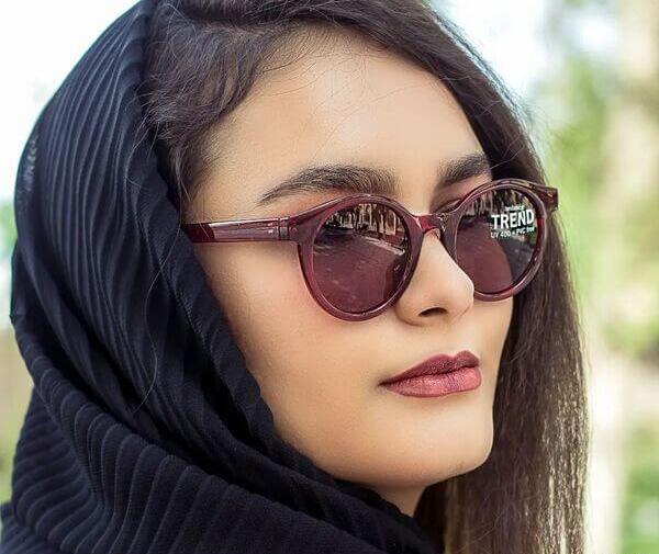 عکس دختر برای پروفایل با عینک