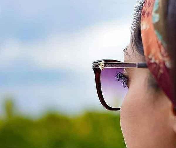 عکس دختر برای پروفایل با عینک