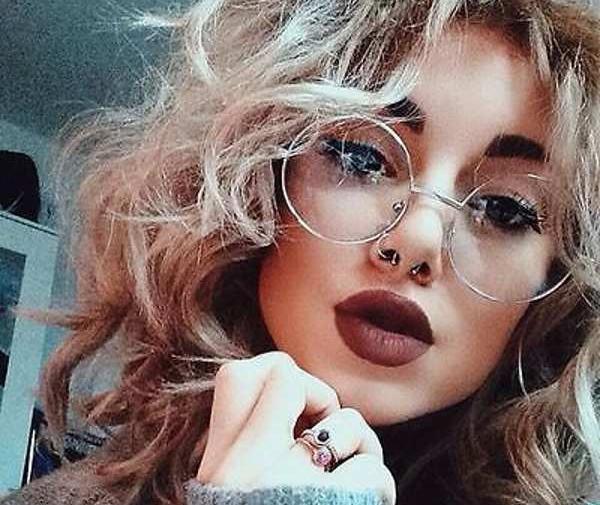 عکس دختر برای پروفایل با عینک
