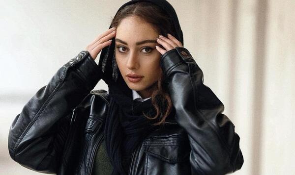 عکس ترلان پروانه با همسر