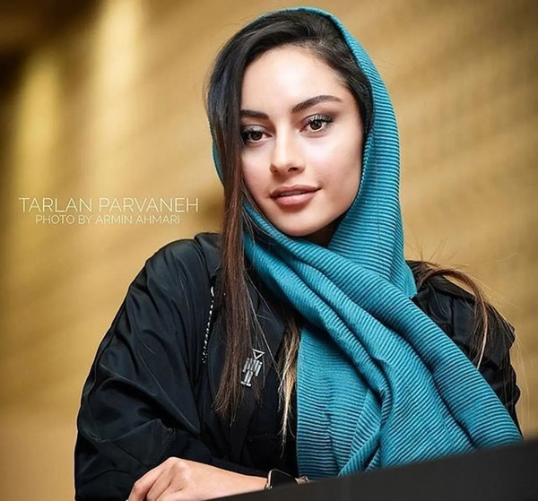 عکس ترلان پروانه با همسر