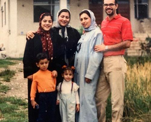 عکس ترلان پروانه با همسر