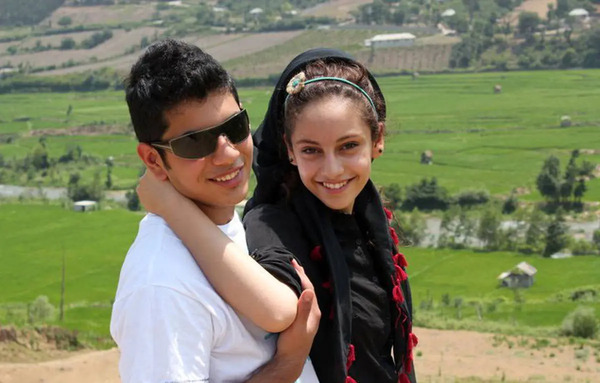 عکس ترلان پروانه با همسر
