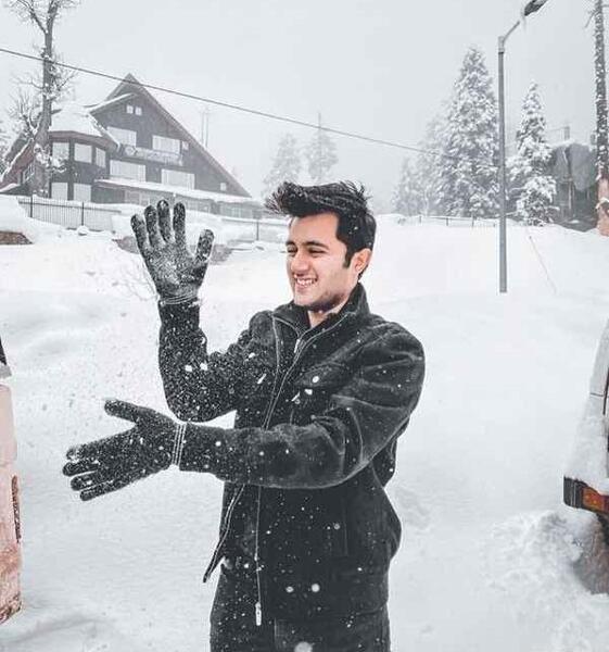 ژست عکس برفی مردانه