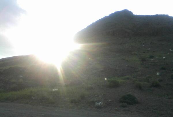 عکس طلوع خورشید از پشت کوه